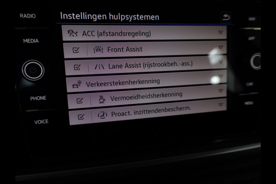 Volkswagen T-Roc 1.0 TSI Life 75 Edition 110pk 6bak| Navi| 17'LM-velgen| Camera