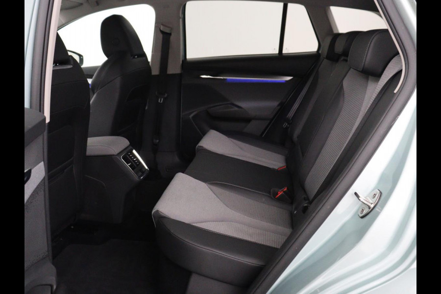 Škoda Enyaq iV 60 | SOH 92.1% | Trekhaak | Stuur/stoel verwarming | Half Leder | Cruise control | Camera | Carplay | Standkachel | Sfeerverlichting | 21''