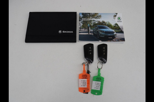 Škoda Enyaq iV 60 | SOH 92.1% | Trekhaak | Stuur/stoel verwarming | Half Leder | Cruise control | Camera | Carplay | Standkachel | Sfeerverlichting | 21''