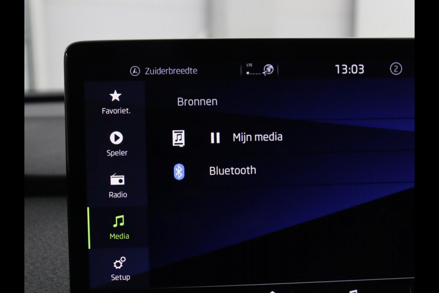 Škoda Enyaq iV 60 | SOH 92.1% | Trekhaak | Stuur/stoel verwarming | Half Leder | Cruise control | Camera | Carplay | Standkachel | Sfeerverlichting | 21''