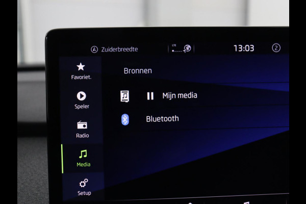 Škoda Enyaq iV 60 | SOH 92.1% | Trekhaak | Stuur/stoel verwarming | Half Leder | Cruise control | Camera | Carplay | Standkachel | Sfeerverlichting | 21''