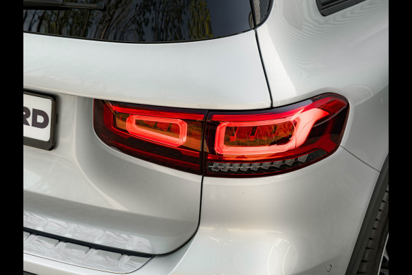 Mercedes-Benz Glb 200 - Pano - Trekhaak - Nightpakket - Camera