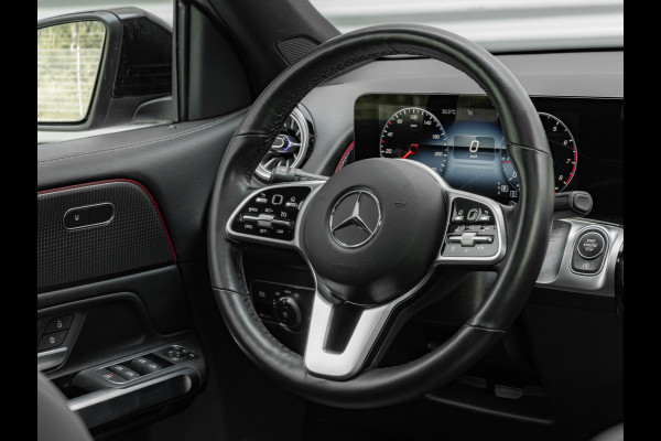 Mercedes-Benz Glb 200 - Pano - Trekhaak - Nightpakket - Camera