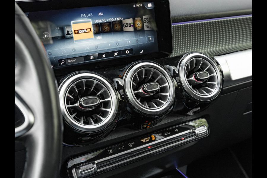 Mercedes-Benz Glb 200 - Pano - Trekhaak - Nightpakket - Camera