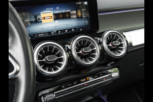 Mercedes-Benz Glb 200 - Pano - Trekhaak - Nightpakket - Camera