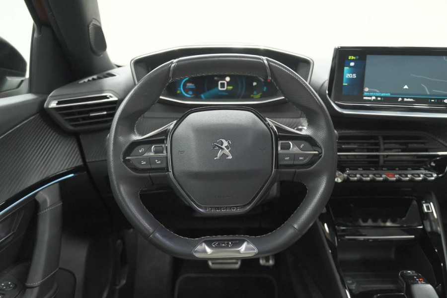 Peugeot e-2008 EV GT Pack 50 kWh | 92,6% SOH | Panoramadak | Adaptieve Cruise Control | Alcantara Bekleding