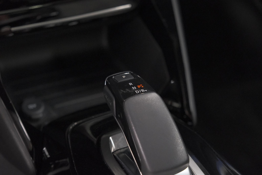 Peugeot e-2008 EV GT Pack 50 kWh | 92,6% SOH | Panoramadak | Adaptieve Cruise Control | Alcantara Bekleding