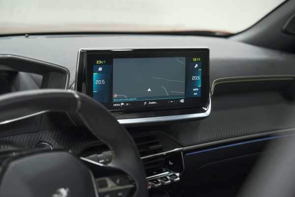 Peugeot e-2008 EV GT Pack 50 kWh | 92,6% SOH | Panoramadak | Adaptieve Cruise Control | Alcantara Bekleding