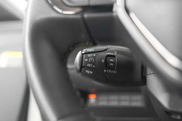 Peugeot e-208 EV GT 50 kWh | 93,7% SOH | Black Pack | Dodehoekdetectie | Camera | Apple Carplay