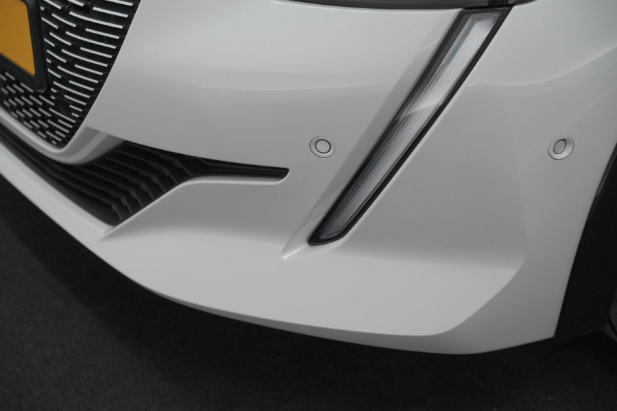 Peugeot e-208 EV GT 50 kWh | 93,7% SOH | Black Pack | Dodehoekdetectie | Camera | Apple Carplay