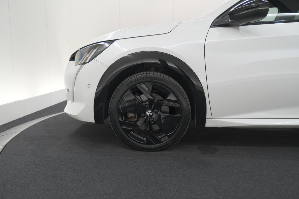 Peugeot e-208 EV GT 50 kWh | 93,7% SOH | Black Pack | Dodehoekdetectie | Camera | Apple Carplay