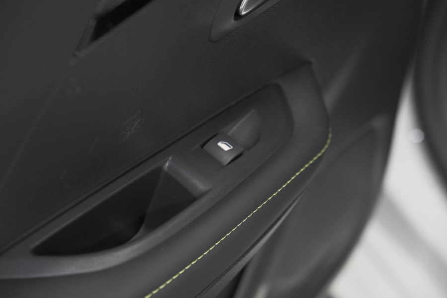 Peugeot e-208 EV GT 50 kWh | 93,7% SOH | Black Pack | Dodehoekdetectie | Camera | Apple Carplay