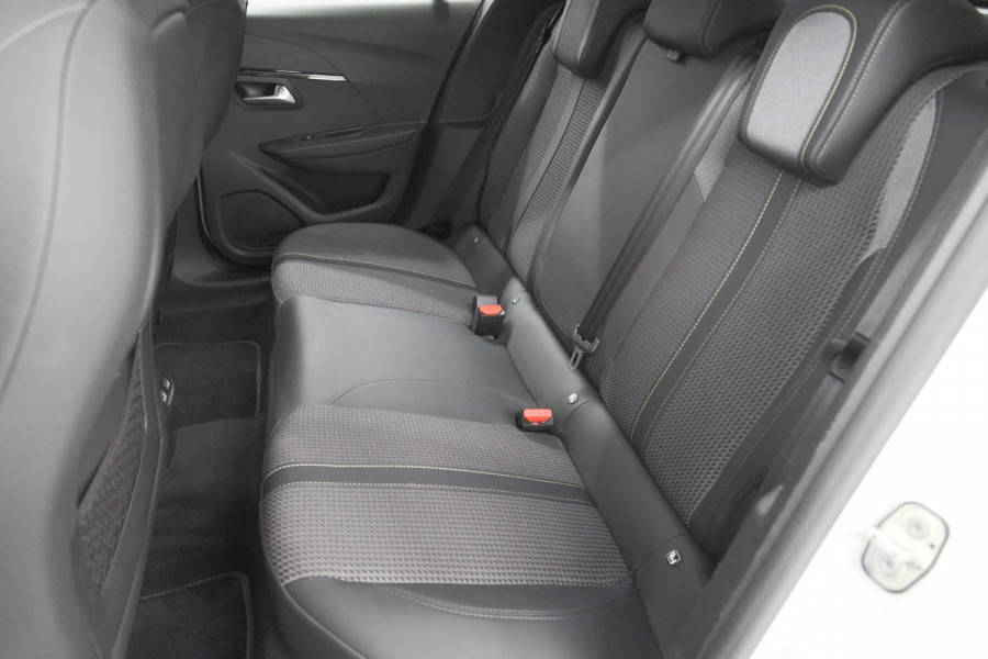 Peugeot e-208 EV GT 50 kWh | 93,7% SOH | Black Pack | Dodehoekdetectie | Camera | Apple Carplay