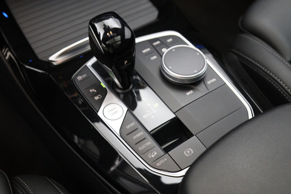 BMW X3 xDrive30e High Executive M-Sport 293 PK PHEV, Panoramadak, H/K Sound, Camera