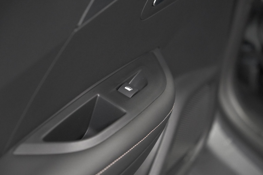 Peugeot e-2008 EV Allure 54 kWh | 360 Camera | Adaptieve Cruise Control | Warmtepomp