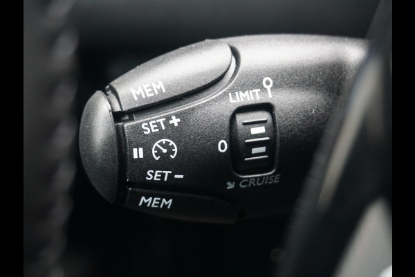 Peugeot 208 1.2 Hybrid 110 e-DCS6 Business Parkeercamera
