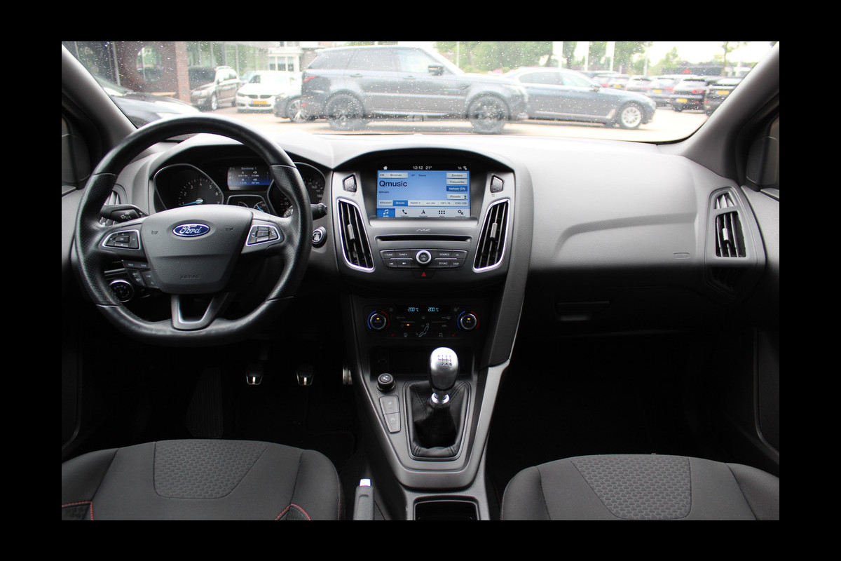 Ford FOCUS Wagon 1.5 ST-Line / Distr.riem VV / Camera / Navigatie / Parkeerhulp achter / 17'' / Cruise Control