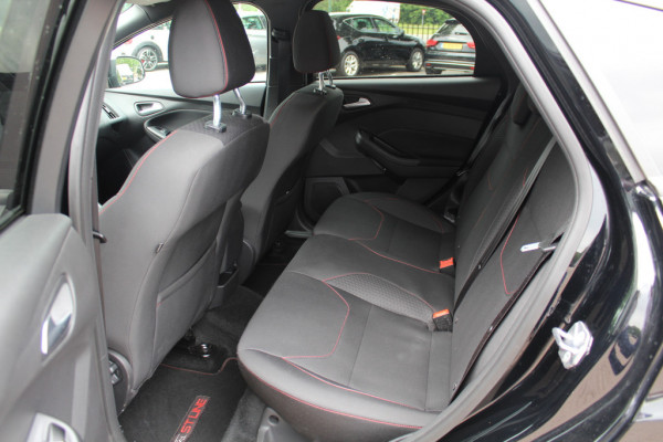 Ford FOCUS Wagon 1.5 ST-Line / Distr.riem VV / Camera / Navigatie / Parkeerhulp achter / 17'' / Cruise Control