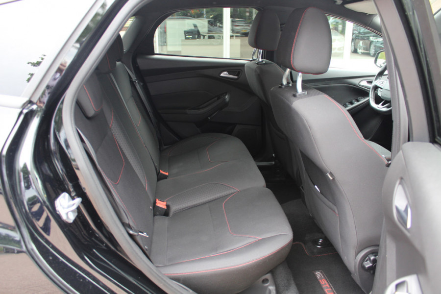 Ford FOCUS Wagon 1.5 ST-Line / Distr.riem VV / Camera / Navigatie / Parkeerhulp achter / 17'' / Cruise Control