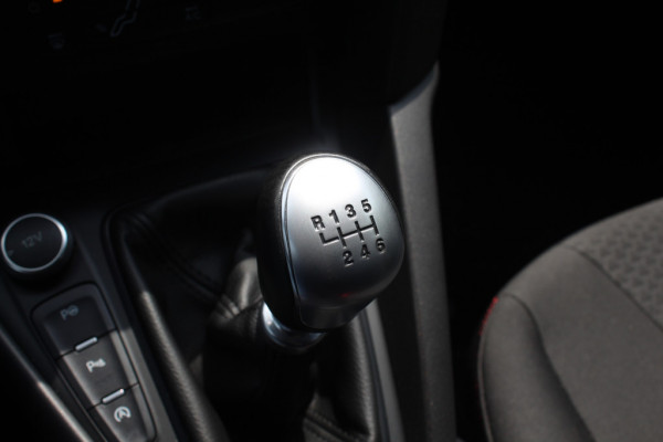 Ford FOCUS Wagon 1.5 ST-Line / Distr.riem VV / Camera / Navigatie / Parkeerhulp achter / 17'' / Cruise Control