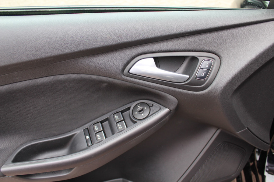 Ford FOCUS Wagon 1.5 ST-Line / Distr.riem VV / Camera / Navigatie / Parkeerhulp achter / 17'' / Cruise Control
