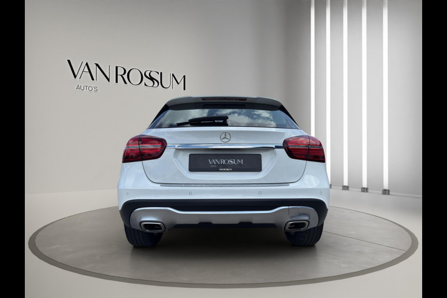 Mercedes-Benz GLA 180 Premium | Pano | Leder sportstoelen | Camera | 18" | Cruise |