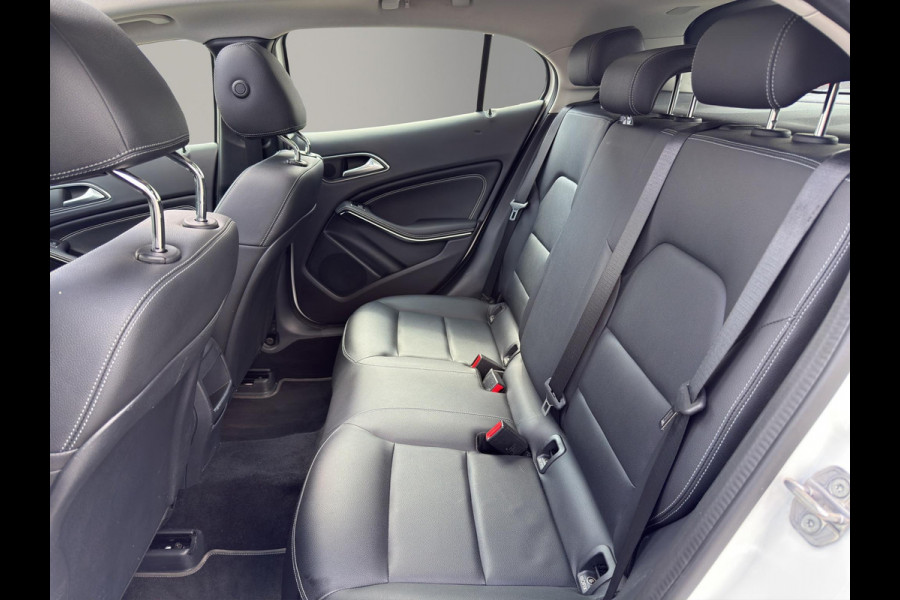 Mercedes-Benz GLA 180 Premium | Pano | Leder sportstoelen | Camera | 18" | Cruise |