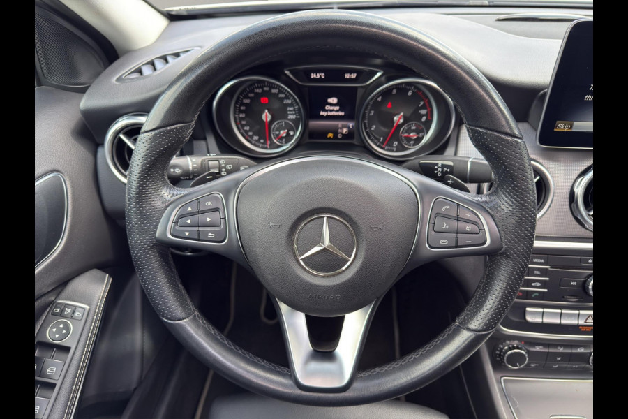 Mercedes-Benz GLA 180 Premium | Pano | Leder sportstoelen | Camera | 18" | Cruise |
