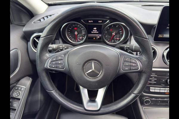 Mercedes-Benz GLA 180 Premium | Pano | Leder sportstoelen | Camera | 18" | Cruise |