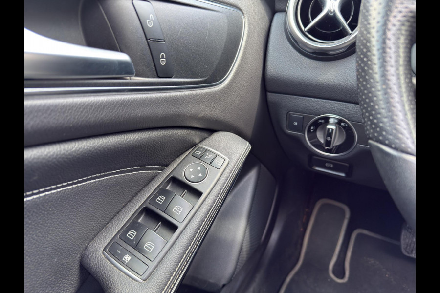 Mercedes-Benz GLA 180 Premium | Pano | Leder sportstoelen | Camera | 18" | Cruise |