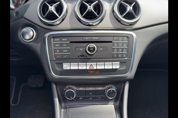 Mercedes-Benz GLA 180 Premium | Pano | Leder sportstoelen | Camera | 18" | Cruise |