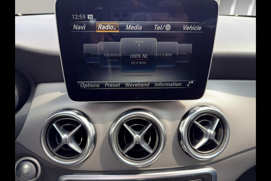 Mercedes-Benz GLA 180 Premium | Pano | Leder sportstoelen | Camera | 18" | Cruise |