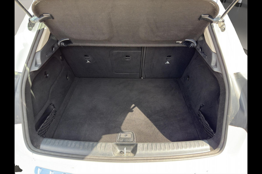 Mercedes-Benz GLA 180 Premium | Pano | Leder sportstoelen | Camera | 18" | Cruise |