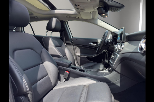 Mercedes-Benz GLA 180 Premium | Pano | Leder sportstoelen | Camera | 18" | Cruise |