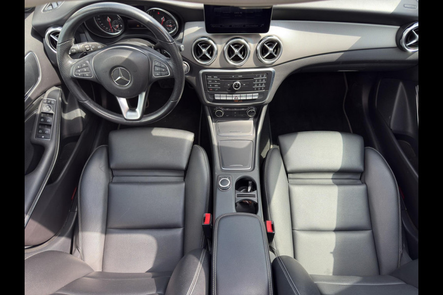 Mercedes-Benz GLA 180 Premium | Pano | Leder sportstoelen | Camera | 18" | Cruise |