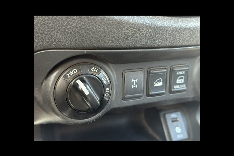 Nissan Navara 2.3 dCi N-Connecta King Cab 4WD - 1e eigenaar