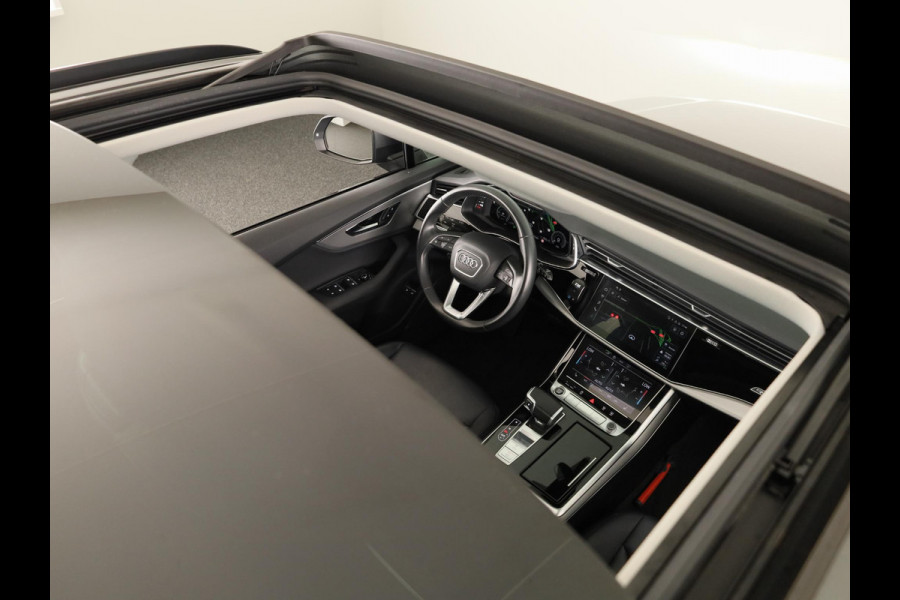 Audi Q7 55 TFSI e quattro Pro Line 340pk | Panoramadak | Parkeercamera | Lederen bekleding | Elektrisch verstelbare en verwarmbare voorstoelen |