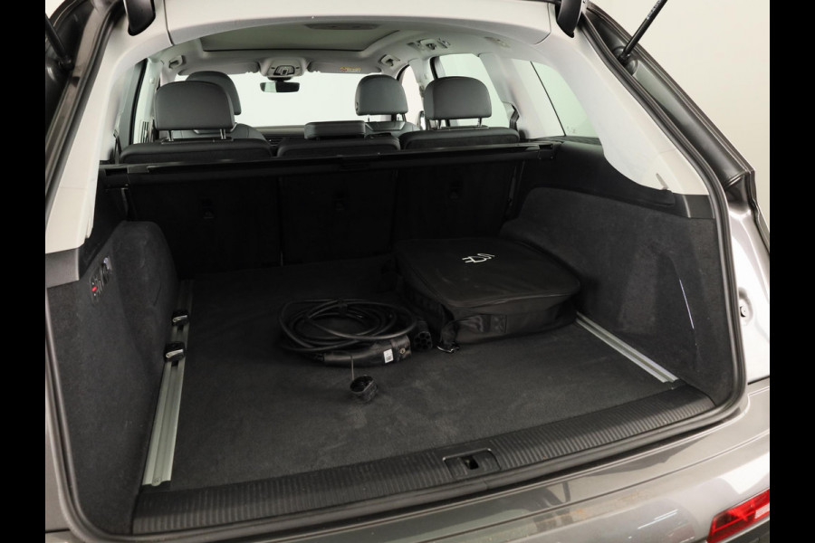 Audi Q7 55 TFSI e quattro Pro Line 340pk | Panoramadak | Parkeercamera | Lederen bekleding | Elektrisch verstelbare en verwarmbare voorstoelen |