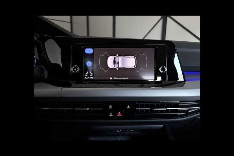 Volkswagen Golf 1.0 TSI Life|110PK|Carplay|ACC|Sfeer|1e eig|Stoel+stuur verw|Led|PDC|LMV|