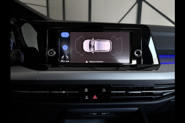 Volkswagen Golf 1.0 TSI Life|110PK|Carplay|ACC|Sfeer|1e eig|Stoel+stuur verw|Led|PDC|LMV|
