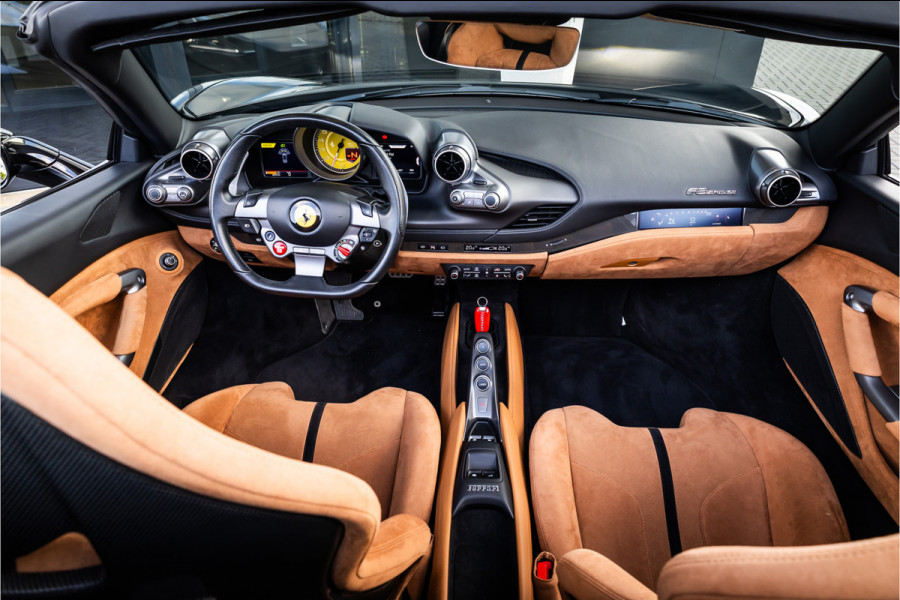Ferrari F8 Spider 3.9 V8 HELE - Nero Daytona | Passenger Display | Lift | Alcantara