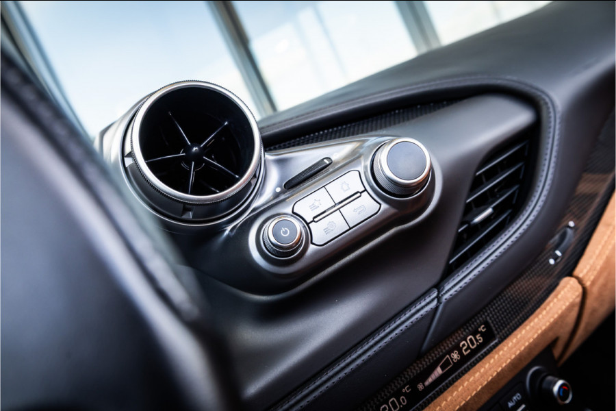 Ferrari F8 Spider 3.9 V8 HELE - Nero Daytona | Passenger Display | Lift | Alcantara