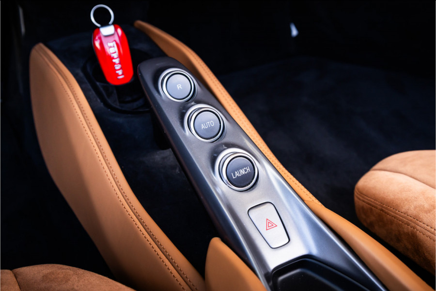 Ferrari F8 Spider 3.9 V8 HELE - Nero Daytona | Passenger Display | Lift | Alcantara