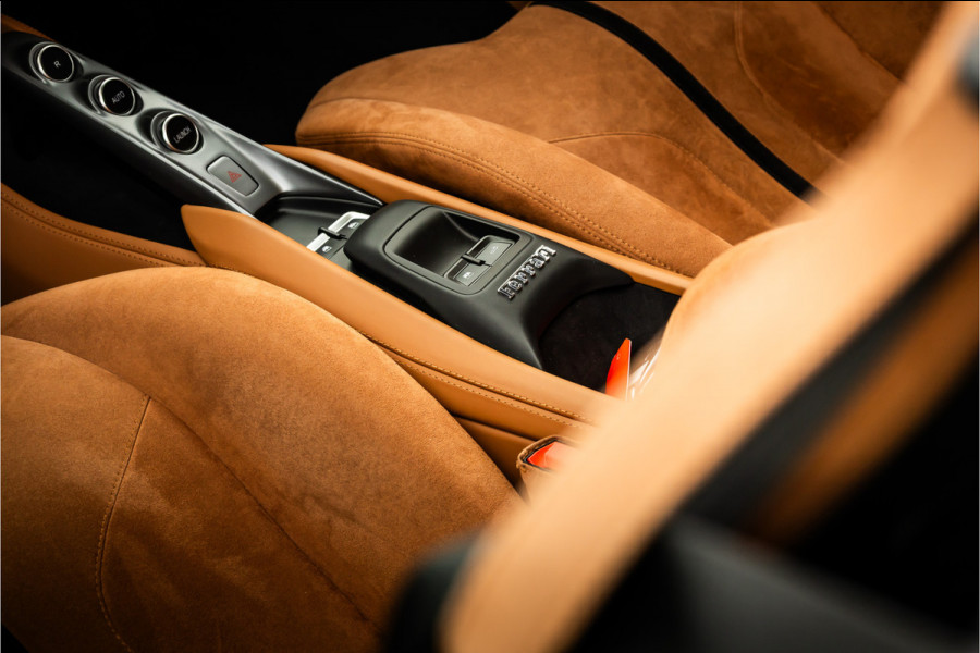Ferrari F8 Spider 3.9 V8 HELE - Nero Daytona | Passenger Display | Lift | Alcantara