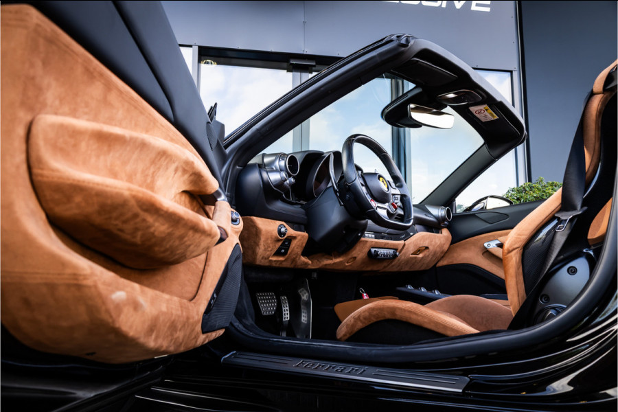 Ferrari F8 Spider 3.9 V8 HELE - Nero Daytona | Passenger Display | Lift | Alcantara