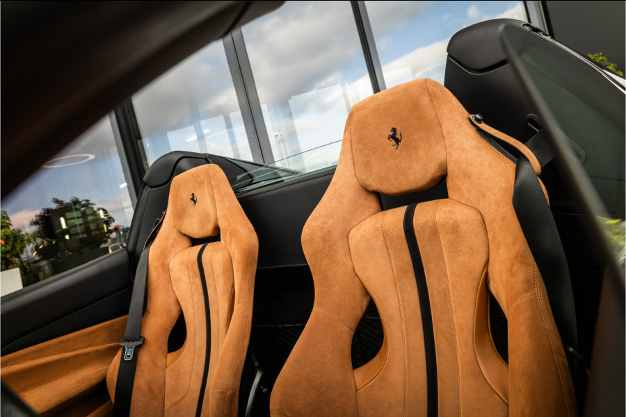 Ferrari F8 Spider 3.9 V8 HELE - Nero Daytona | Passenger Display | Lift | Alcantara