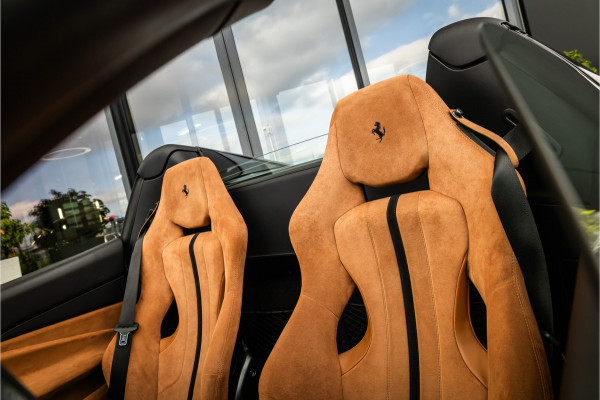 Ferrari F8 Spider 3.9 V8 HELE - Nero Daytona | Passenger Display | Lift | Alcantara