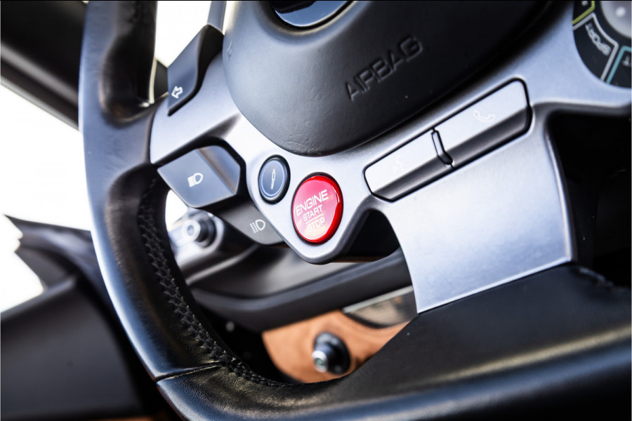 Ferrari F8 Spider 3.9 V8 HELE - Nero Daytona | Passenger Display | Lift | Alcantara
