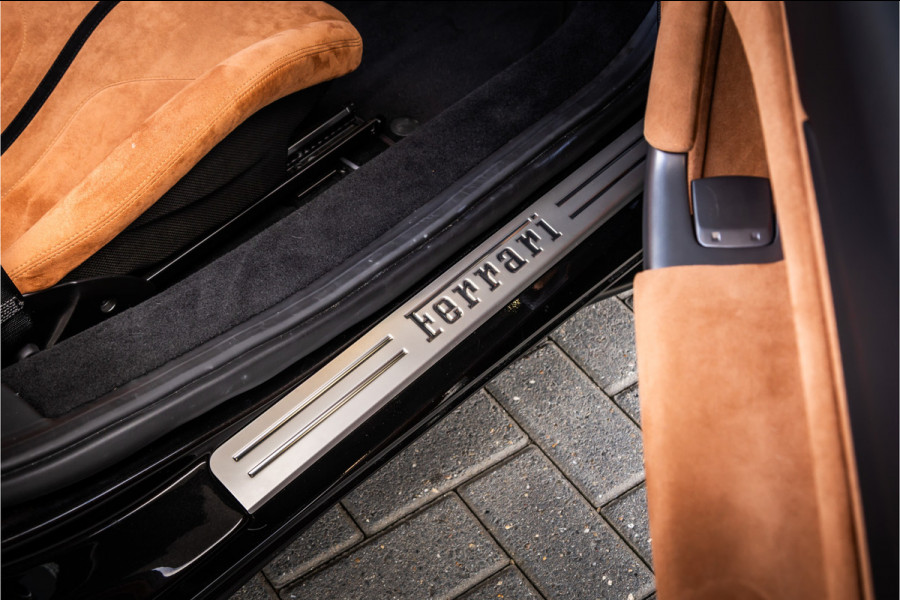 Ferrari F8 Spider 3.9 V8 HELE - Nero Daytona | Passenger Display | Lift | Alcantara