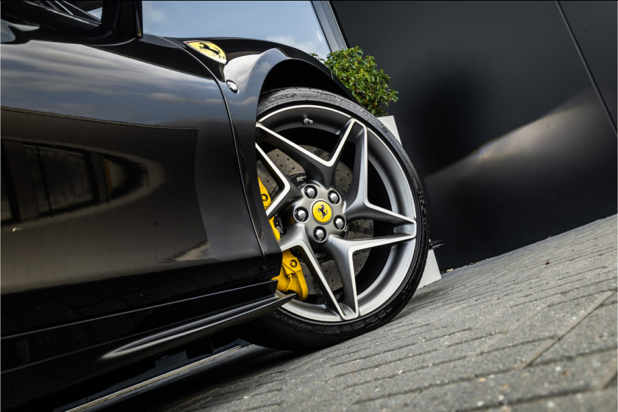 Ferrari F8 Spider 3.9 V8 HELE - Nero Daytona | Passenger Display | Lift | Alcantara